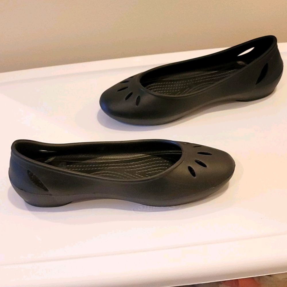 Crocs Flats for Women (Black) - Picture 3 of 7